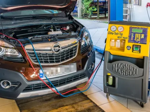 Ile kosztuje serwis klimatyzacji samochodowej? Uniknij wysokich wydatków!