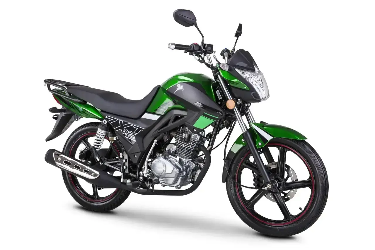 Zielona karta motorowerowa ZXT 125 z czarnymi akcentami i czerwonymi obręczami kół. Idealna na pierwsze samodzielne wyprawy.