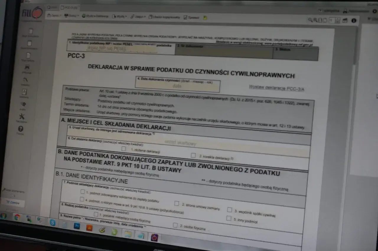 Deklaracja PCC-3/A, formularz podatkowy do zakupu samochodu. Wypełnianie danych podatnika i informacji o transakcji.